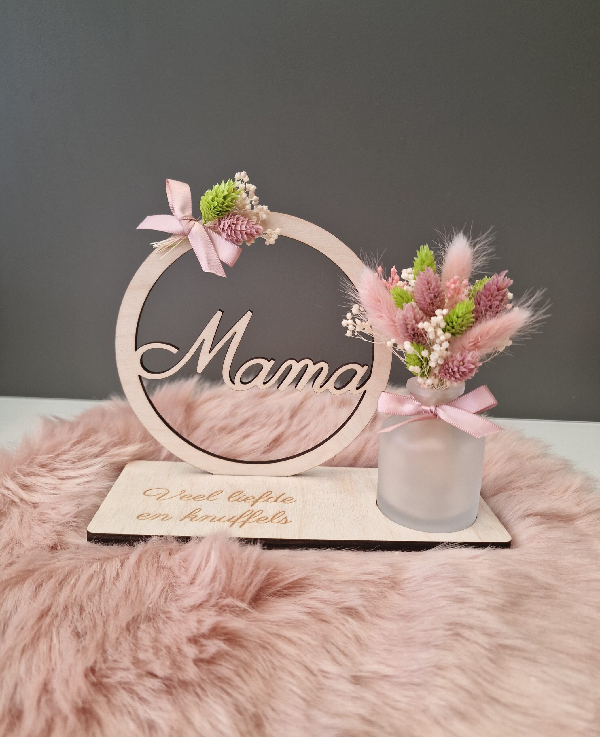 Hoepel 18 cm "Mama" met frosted vaasje wit