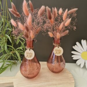 Vaasje doorzichtig roze met droogbloemen