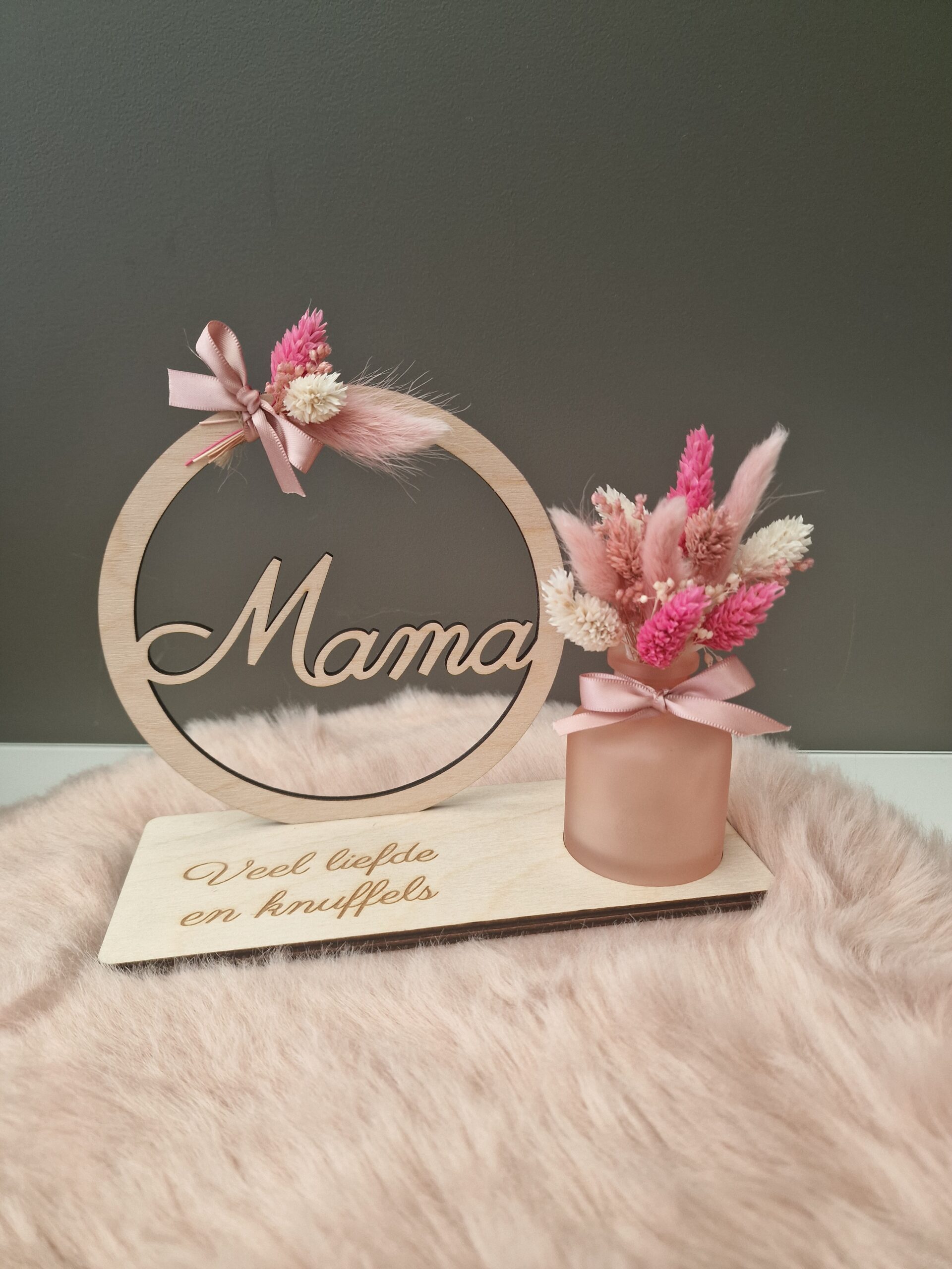 Hoepel 18 cm "Mama" met frosted vaasje roze