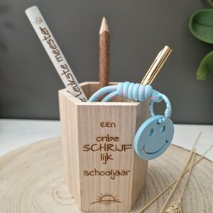 Pennenpot met sleutelhanger blauw,stylo en potloden