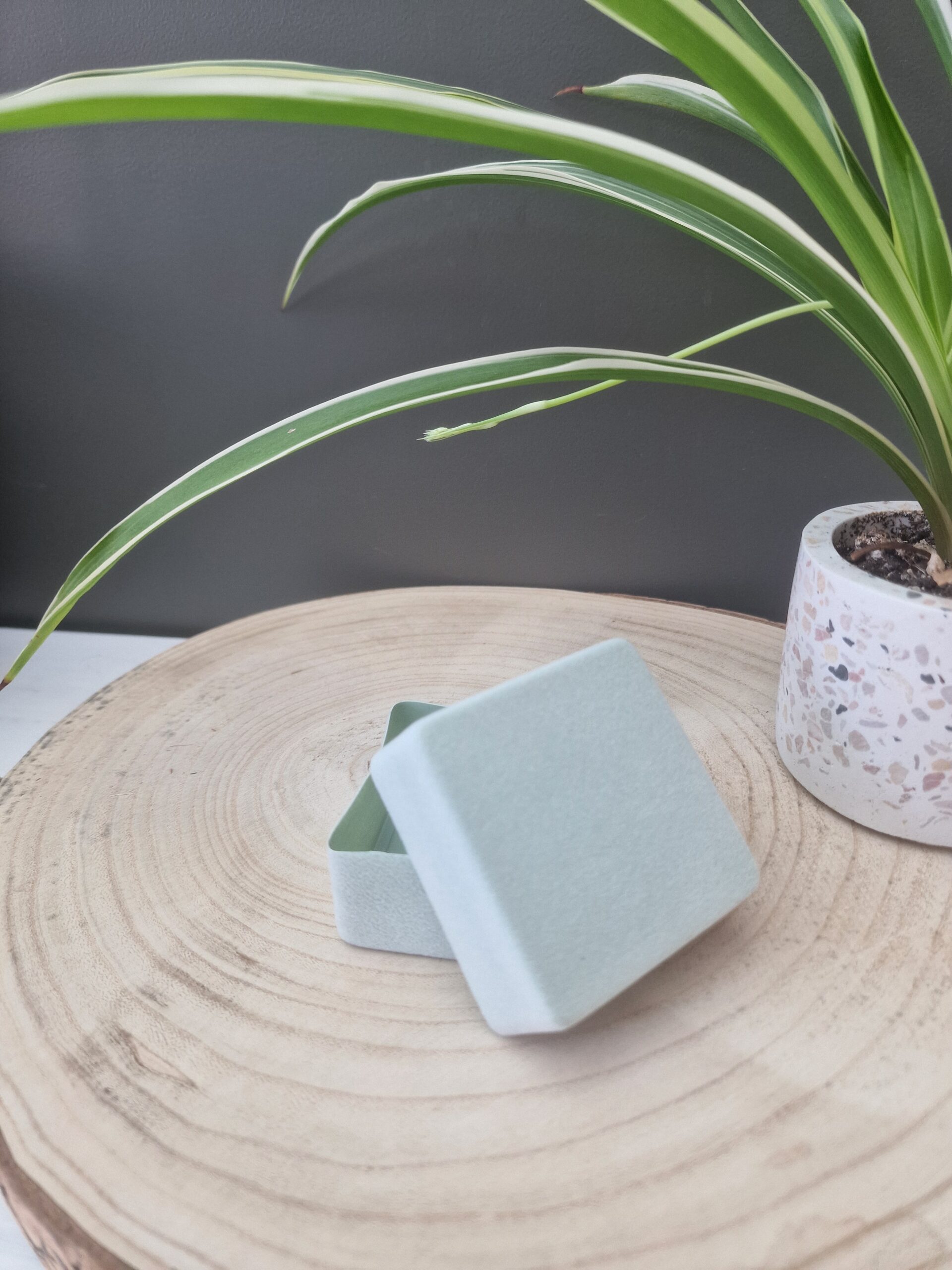 Suéde box muntgroen
